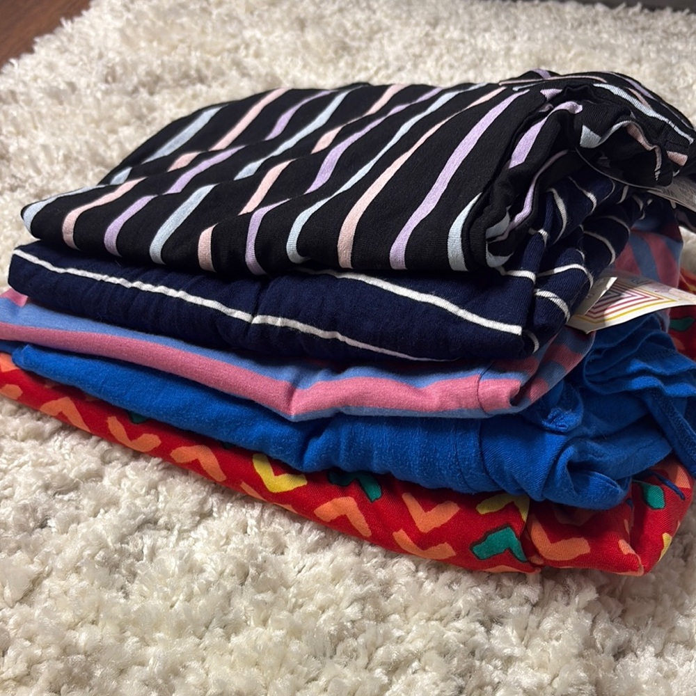 5 LulaRoe bundle (classic T, Perfect T, maxi skirt) some NWT